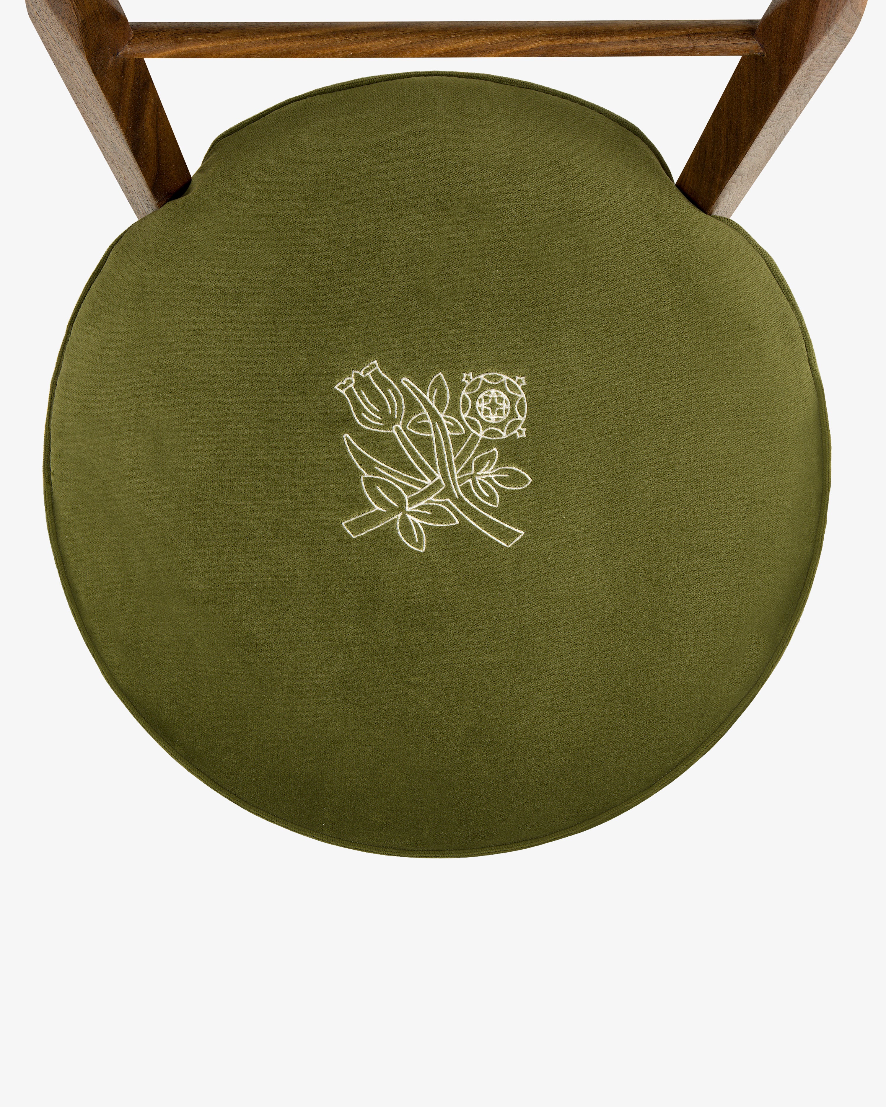 Queens Crest Valet Chair - Image 5